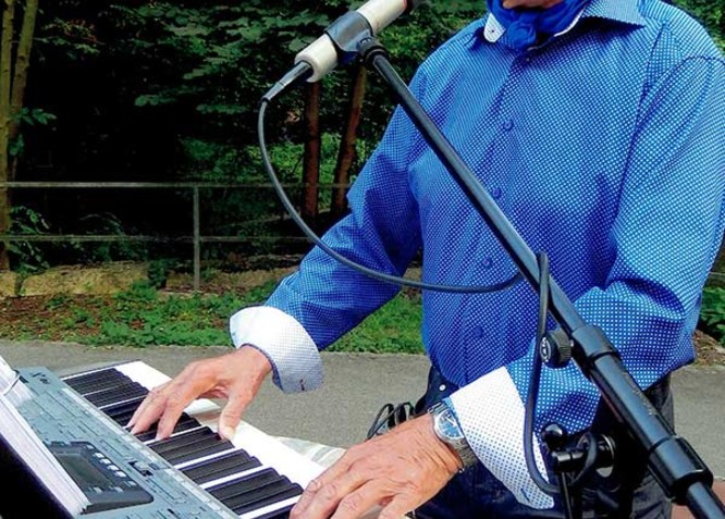Rudi Nobis am Keyboard