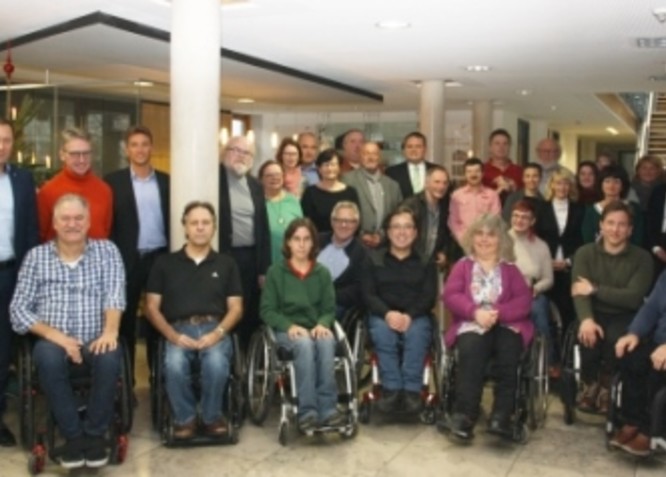 Gruppenfoto des Mittelfränkischen Behindertenrates