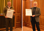 Altbürgermeister Dr. Donhauser und Altbürgermeister Dr. Oeser mit ihren Urkunden.