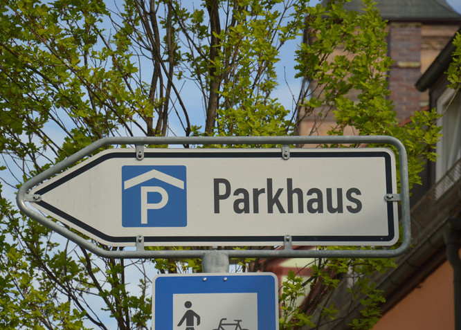 Schild Parkhaus