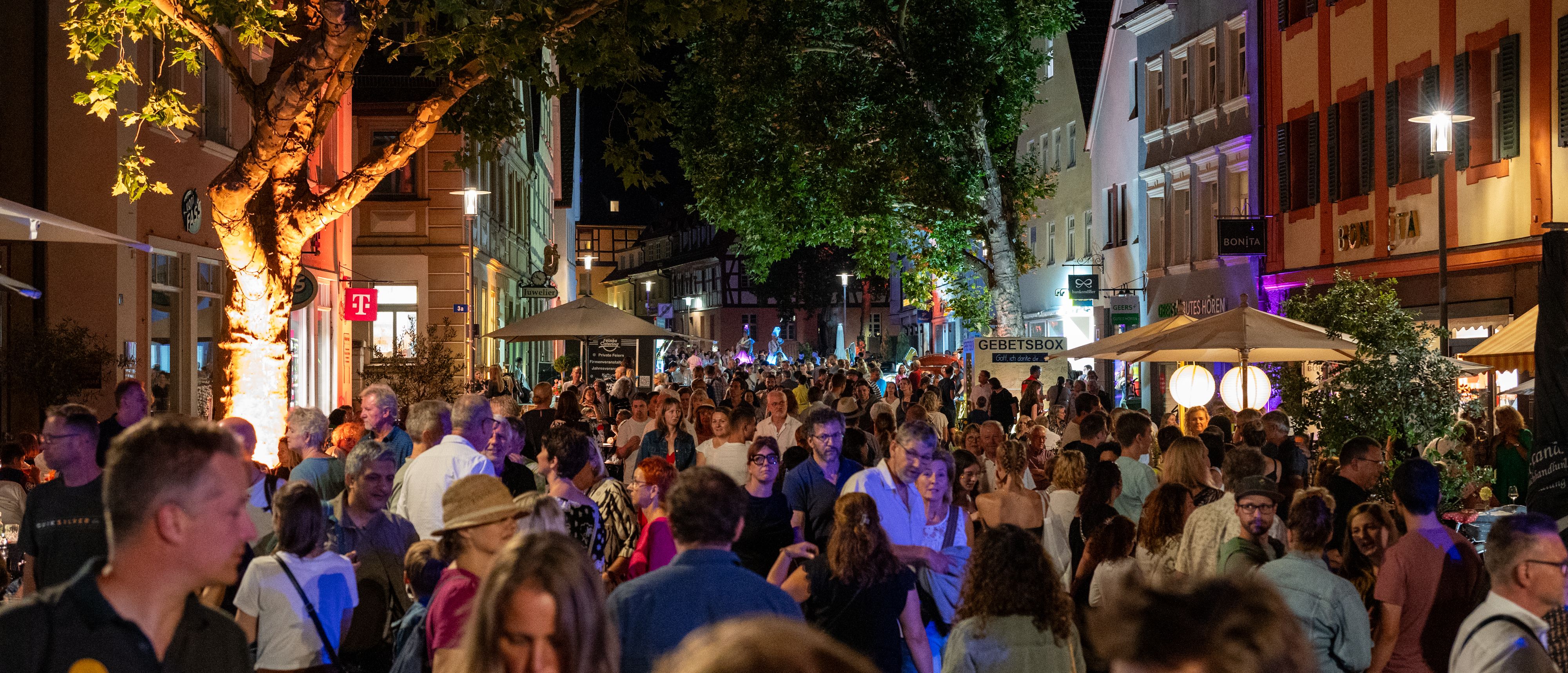 Königstraße während goldschlägernacht