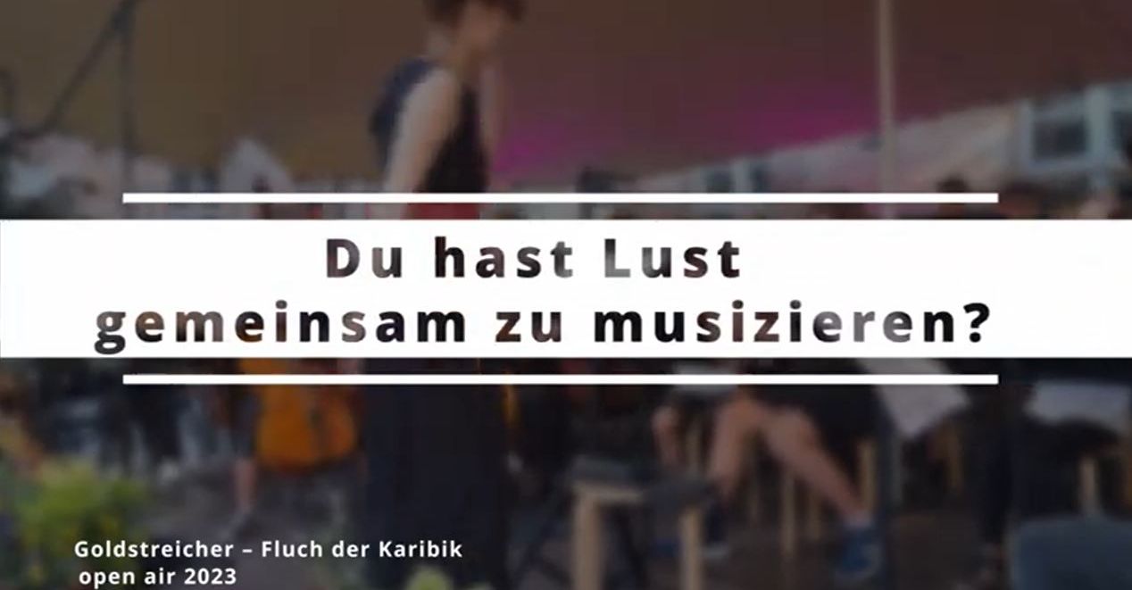 Streichorchester spielt auf Bühne