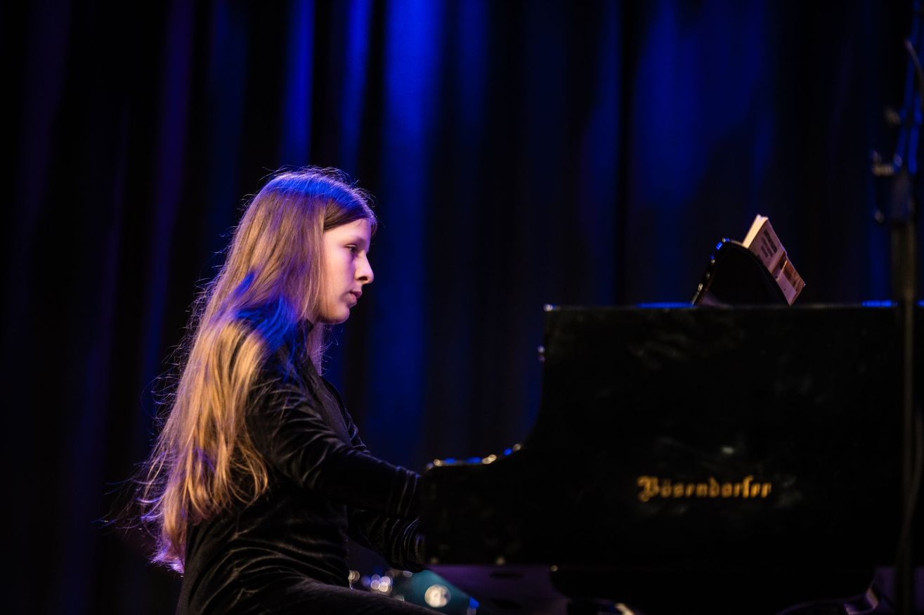 Bunt gemischt-Konzert mit Schwerpunkt Klavier