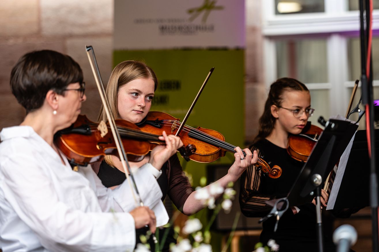 Streicherinnen auf der Bühne