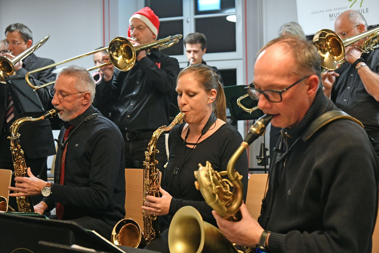 Musiker mit Blasinsturmenten