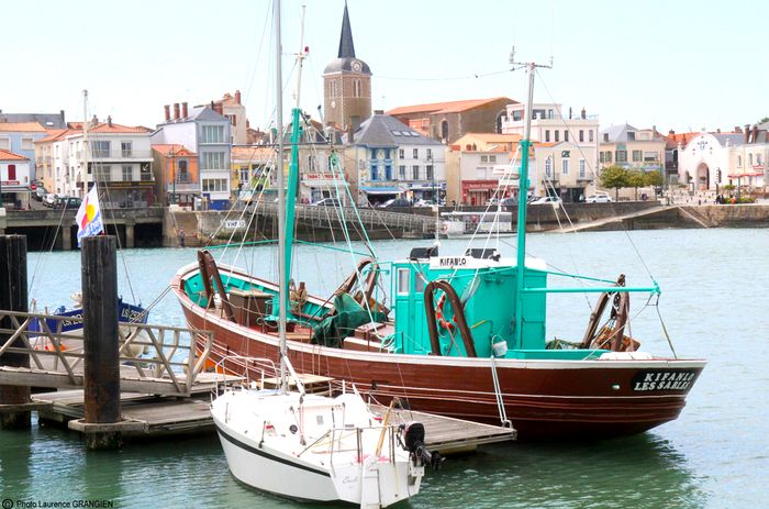 Blick vom Hafen auf das Viertel La Chaume, Les Sables