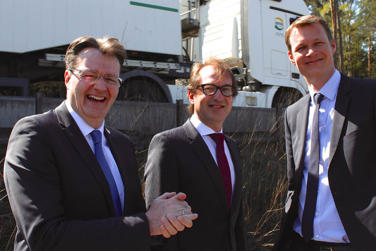 Michael Frieser, MdB, Bundesverkehrsminister Alexander Dobrindt und Schwabachs Oberbürgermeister beim Spatenstich im April an der A6 in Nürnberg. von links: Michael Frieser, Alexander Dobrindt, Matthias Thürauf