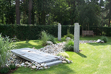 Fluss der Zeit auf dem Waldfriedhof Fluss der Zeit auf dem Waldfriedhof