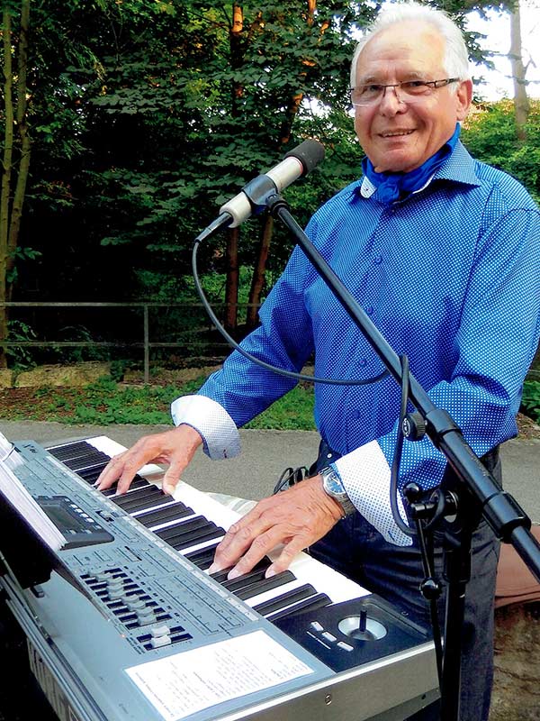 Rudi Nobis am Keyboard