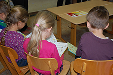 Lesende Grundschüler