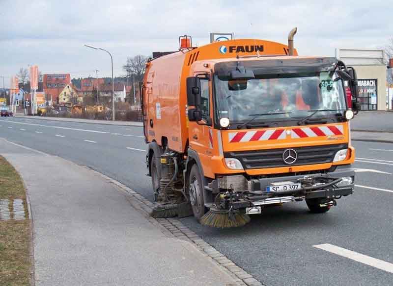 Kehrmaschine im Einsatz