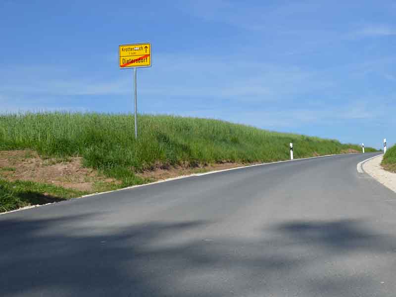 Die sanierte Straße in Richtung Krottendorf 