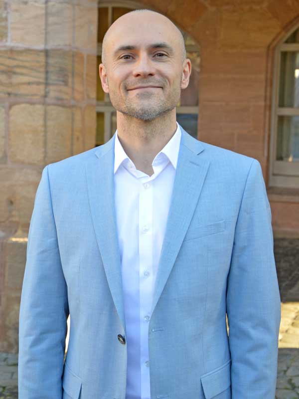 Portraitfoto von Stadtbaurat Benjamin Novotny